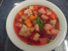 Múc canh sườn non ngũ quả ra tô và thưởng thức thôi nào. Ngon lắm đấy!