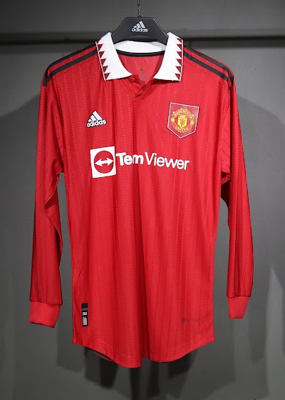 Retro 2022-23 Manchester United Local.jpg