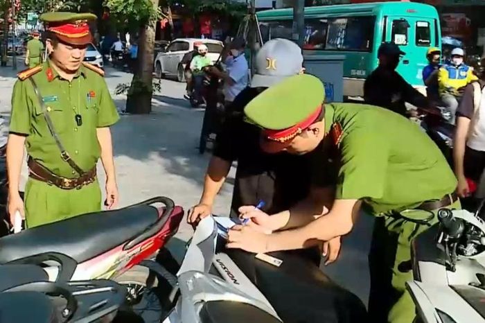 Phường Láng xử lý gần 1.600 trường hợp vi phạm TTĐT - Đài Phát thanh và truyền hình Hà Nội