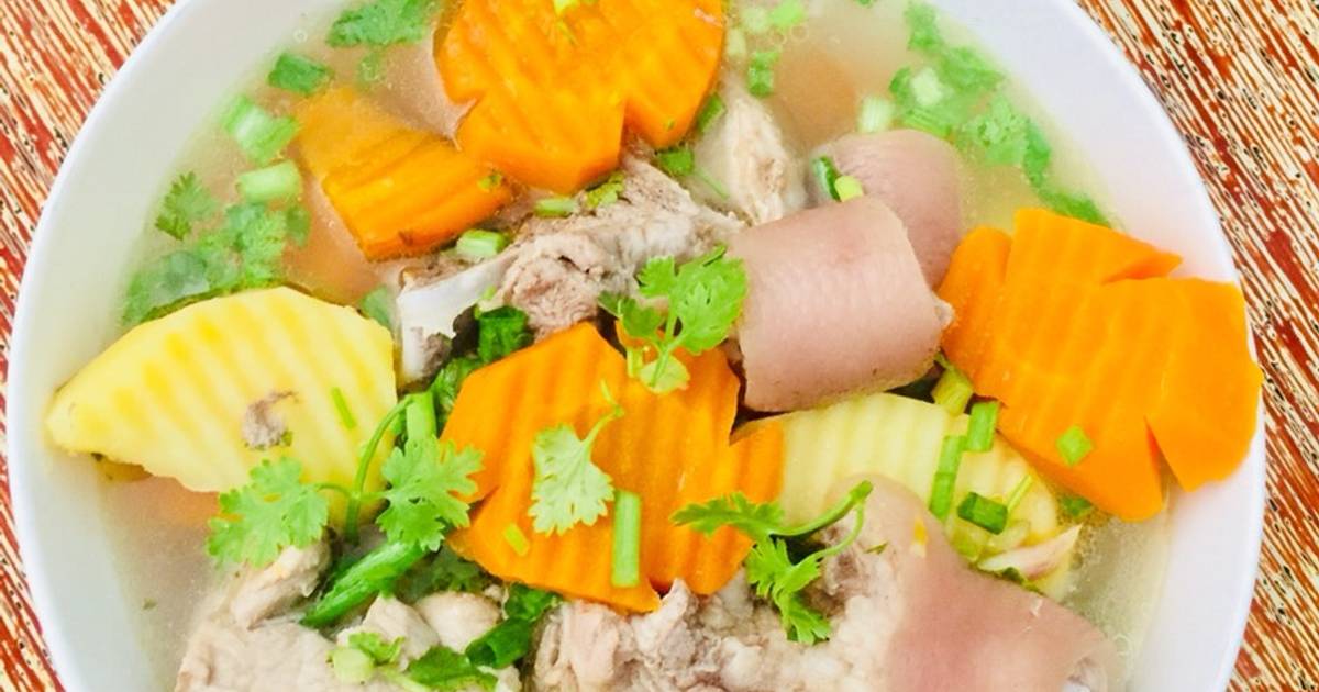 Canh đuôi heo hầm cà rốt khoai Tây