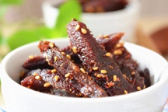 Thịt bò khô cay do chính tay bạn làm không hề khó mà còn ngon và đảm bảo vệ sinh nữa, bạn hãy thử ngay nhé!