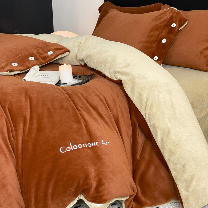 Luxuriöses Milchfaser-Fleece Bettwäsche-Set mit Stickerei