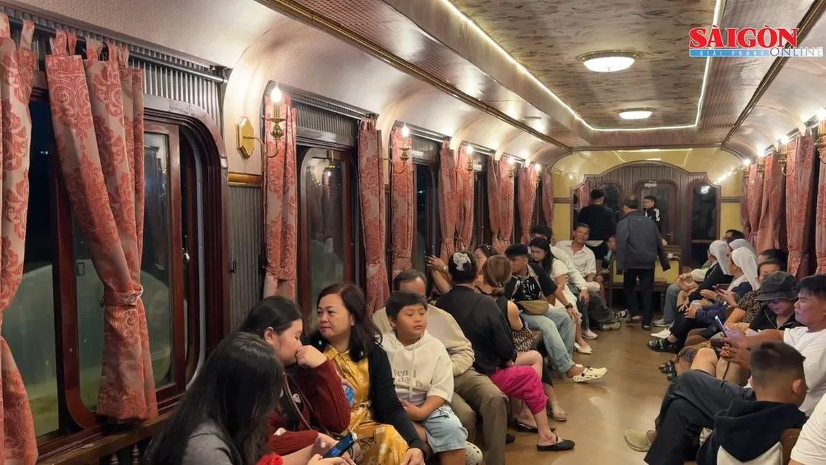 Ngắm Đà Lạt về đêm trên tuyến tàu lửa du lịch - Báo Sài Gòn Giải Phóng