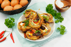 Chúng ta đã hoàn thành xong món ăn cá lóc kho thịt sả rồi. Múc cá ra đĩa và mời cả nhà thưởng thức thôi.