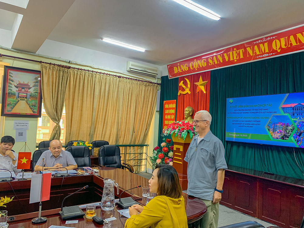 Trường Đại học Tây Bắc làm việc với đại diện Trường Đại học Warmia và Mazury ở Olsztyn (Ba Lan)