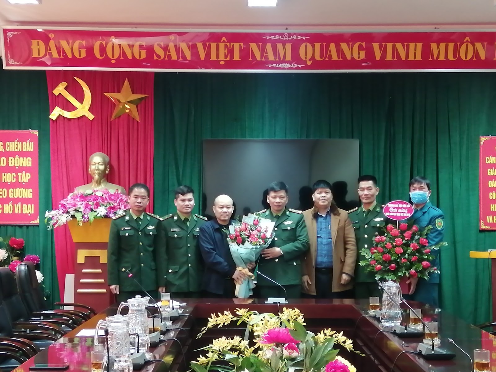 Tọa đàm chào mừng kỷ niệm 77 năm ngày thành lập Quân đội nhân dân Việt Nam và ngày Quốc phòng toàn dân (22/12/1944 - 22/12/2021) tại Trường Đại học Tây Bắc