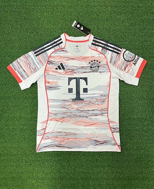 25-26 Bayern Munich Visitante.jpg