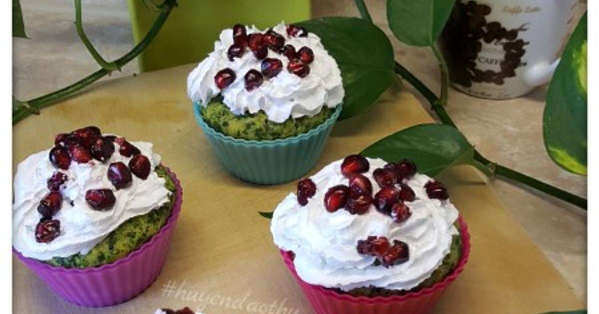 Cupcake spinach dừa bào và hạt lựu #cleaneating