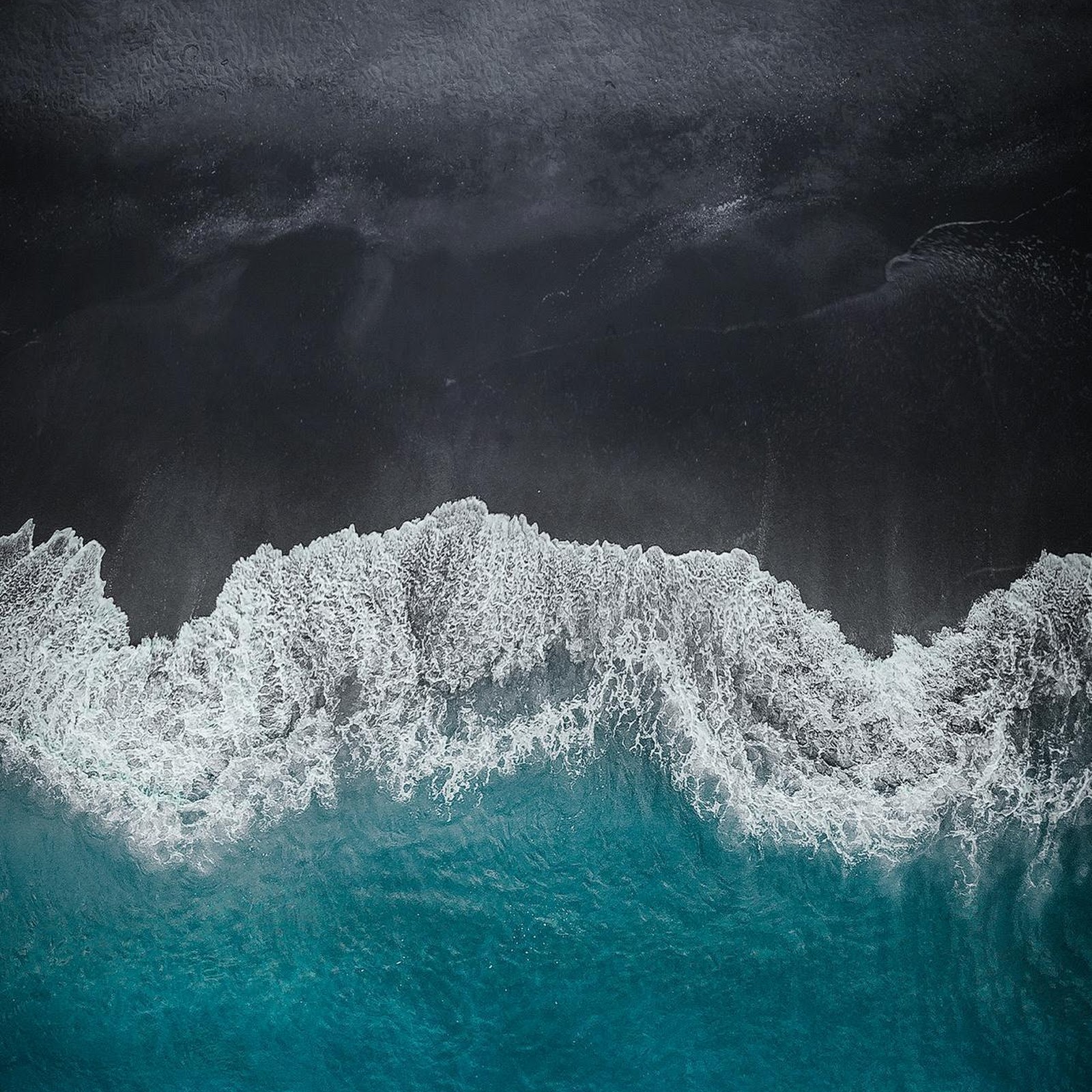 Download Black Sand Beach Waves Full HD iPhone