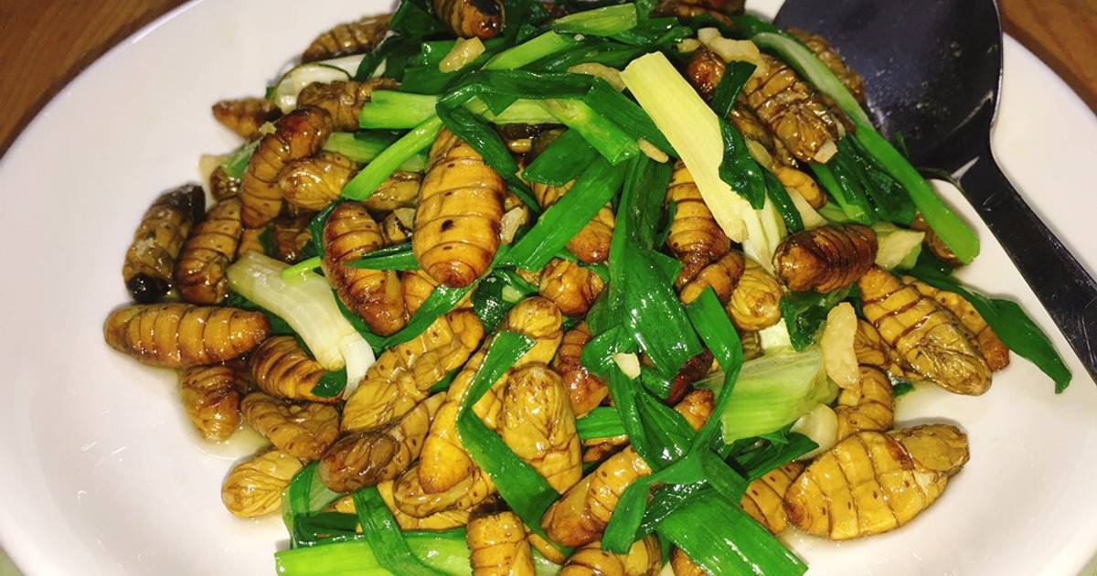 Nhộng xào hành