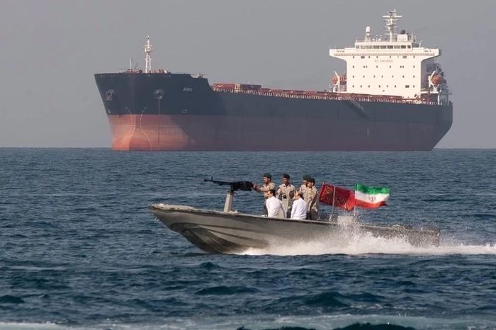 [Video] Iran cảnh báo kiểm soát Eo biển Hormuz đến khi hết xung đột - Báo Nhân Dân