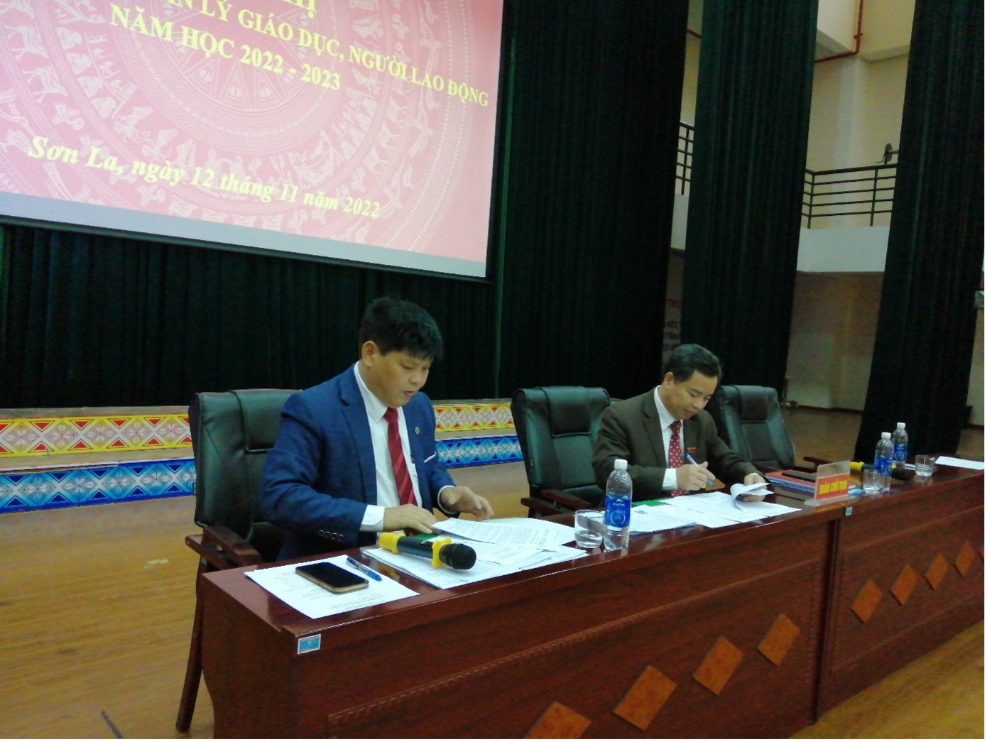 Hội nghị Nhà giáo, cán bộ quản lý giáo dục, người lao động năm học 2022 - 2023 tại Trường Đại học Tây Bắc
