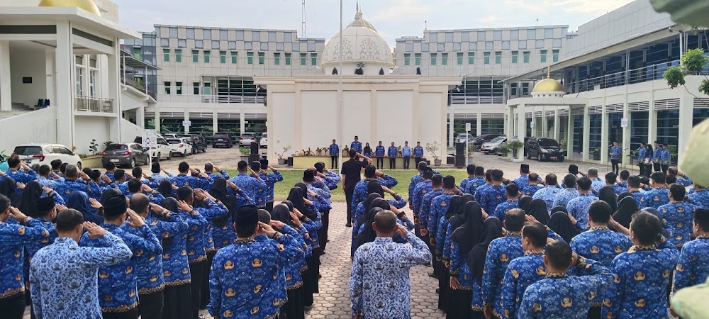 MELAKSANAKAN APEL MEMPERINGATI HARI PAHLAWAN NASIONAL 10 NOVEMBER 2025