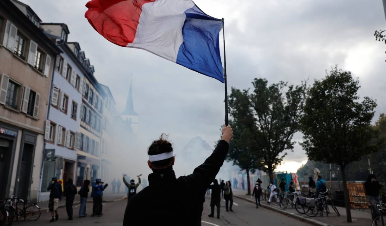 France Protests: 400,000 March, Clashes Erupt in Paris