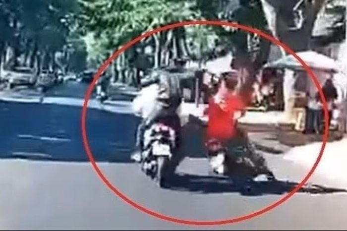 3 đối tượng đuổi đánh người trên đường giữa ban ngày ở TP.HCM - Tạp chí Tri thức