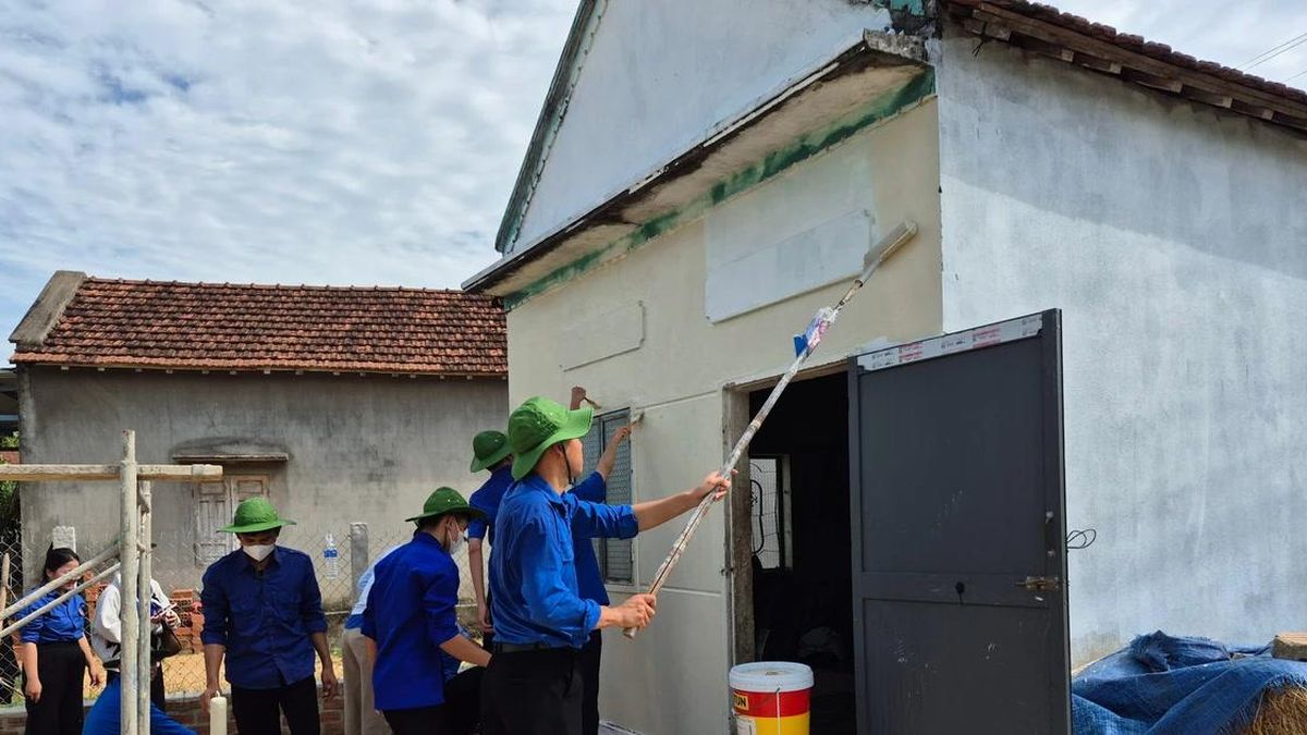 Vun đắp tình hữu nghị Việt Nam - Lào từ hành trình tình nguyện - Báo Gia Lai