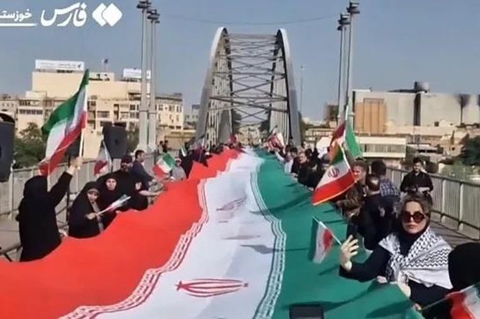 Người Iran tạo thành 'hàng rào sống' quanh các nhà máy điện - Tạp chí Tri thức