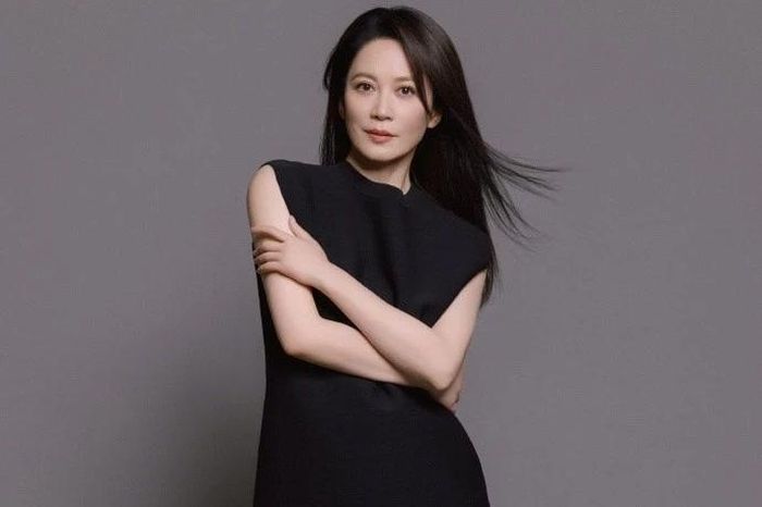 'Nữ thần U60' khoe vẻ đẹp xuyên thời gian, váy đen đơn giản mà 'khí chất ngời ngời' - Chuyên trang Sinh viên Việt Nam - Báo Tiền Phong