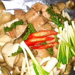 Sau khi nướng tầm 15 phút, gắp cá ra cẩn thận bỏng tay. Dùng ngay cho nóng sẽ rất ngon, chúc cả nhà thành công nha!
