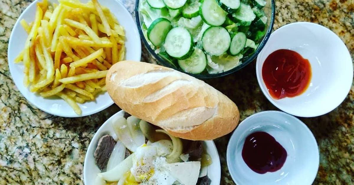 Bò áp chảo phô mai ăn với bánh mì