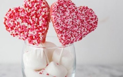 Như vậy, bạn đã có một món bánh gạo hình trái tim vừa lạ miệng vừa đẹp mắt cho ngày Valentine rồi. Với nguyên liệu bánh gạo có sẵn, bạn có thể thỏa sức sáng tạo, trang trí cho mình những chiếc bánh ngọt trái tim đẹp mắt dành tặng người yêu rồi nhé.