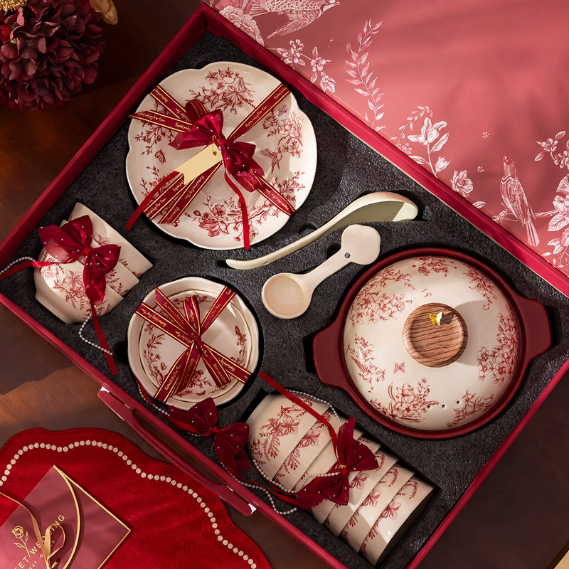 Ceramic dinnerware set, red, floral pattern