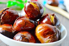 Cuối cùng, cho hạt dẻ vào lò vi sóng hay lò nướng thêm 5-10 phút nữa là món ăn đã hoàn thành rồi đấy!