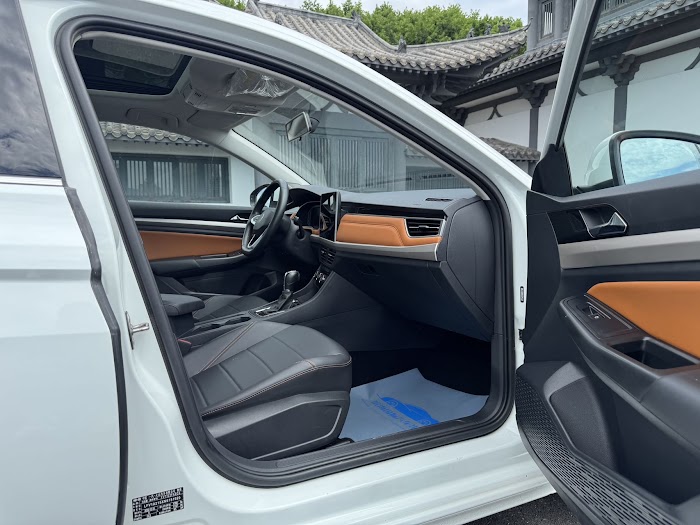 VOLKSWAGEN BORA
