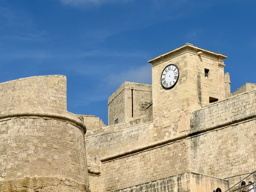 Murallas y torre del reloj de la Cittadella