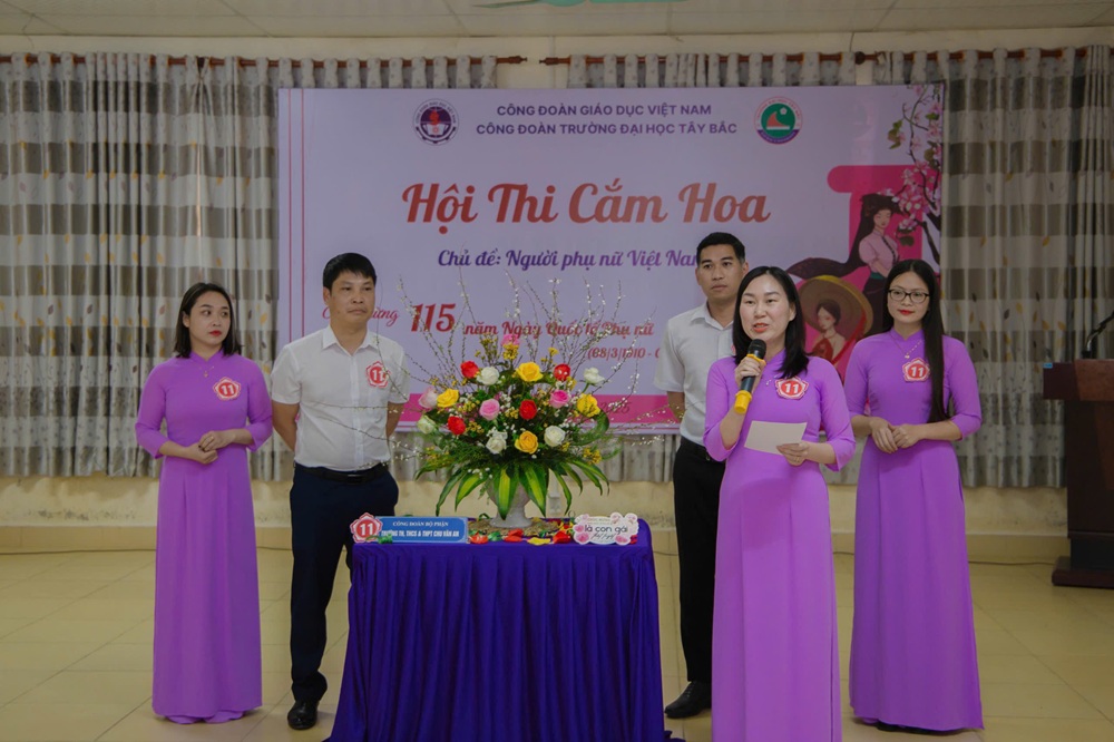 Công đoàn Trường đại Học Tây Bắc tổ chức hội thi cắm hoa chào mừng ngày Quốc tế phụ nữ 8/3