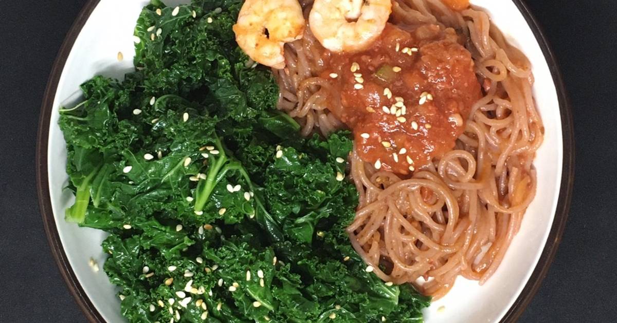 [Giảm cân - eat clean #D_22] Mì gạo lứt sốt cà chua + cải xoăn trộn dấm (329calo)