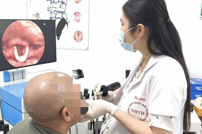 Nguy cơ tắc đường thở từ thói quen nhai đá lạnh sau khi đi nắng - Báo Tri thức &amp; Cuộc sống