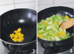 Làm nóng 2 muỗng canh dầu ăn trong nồi, cho ớt chuông vào, xào khoảng 2 phút. Sau đó, cho mướp hương vào cùng.