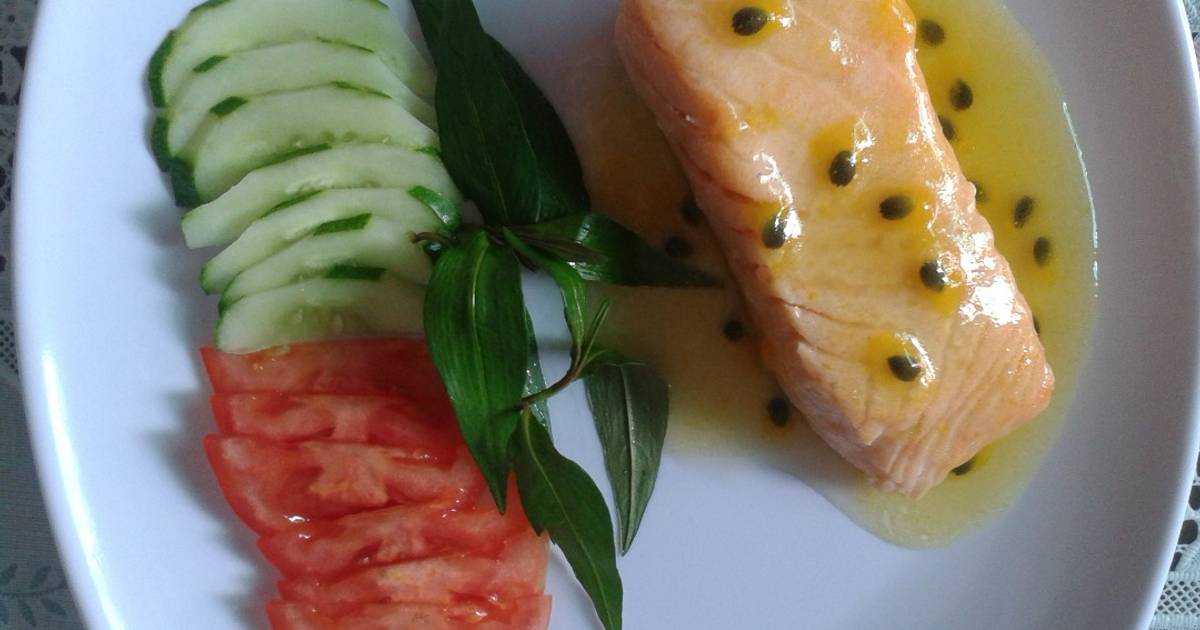 Cá Hồi Áp Chảo Sốt Chanh Dây