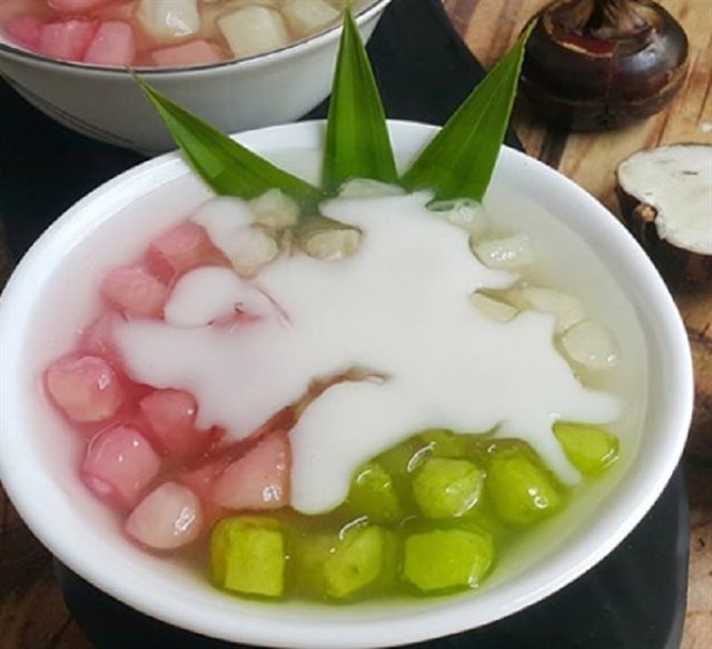 Chè Củ Năng Nước Cốt Dừa Kiểu Thái