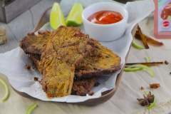 Nếu bạn là "fan ruột" của món "khô bò vắt chanh" mà ngại giá thành đắt đỏ thì món thịt heo giả khô bò này chính là giải pháp, vừa an toàn vừa ngon mà chất lượng và hình thức thì lại rất giống khô bò. Thịt heo giả khô bò vừa dùng để ăn chơi, để tiếp đãi bạn bè hoặc làm mồi nhậu đều được, một giải pháp quá kinh tế đúng không nào.