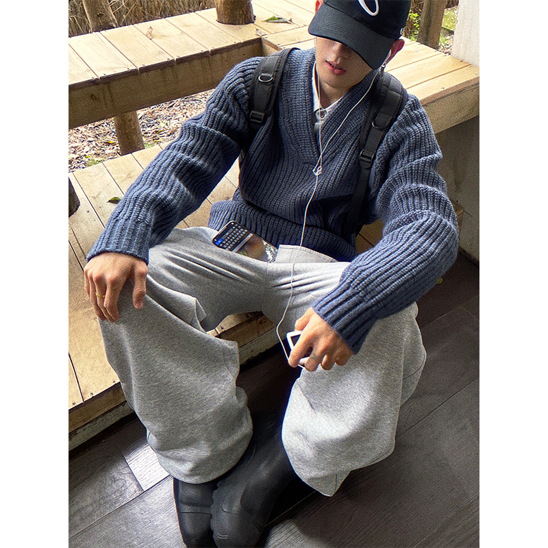 Men's knitted sweater, round neck, contrast colors