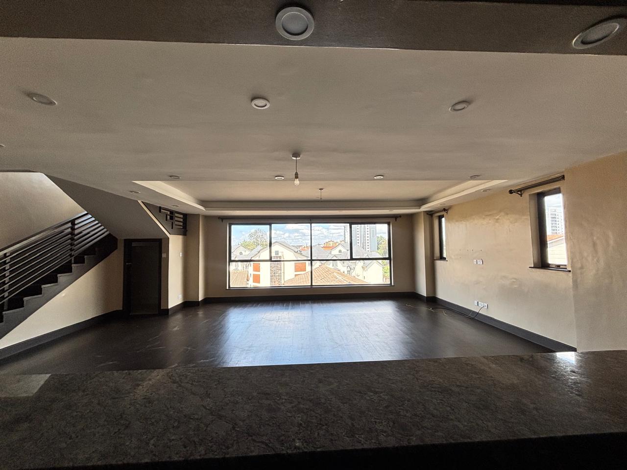 Duplex 4-Bedroom Apartment — photo 11 of 30