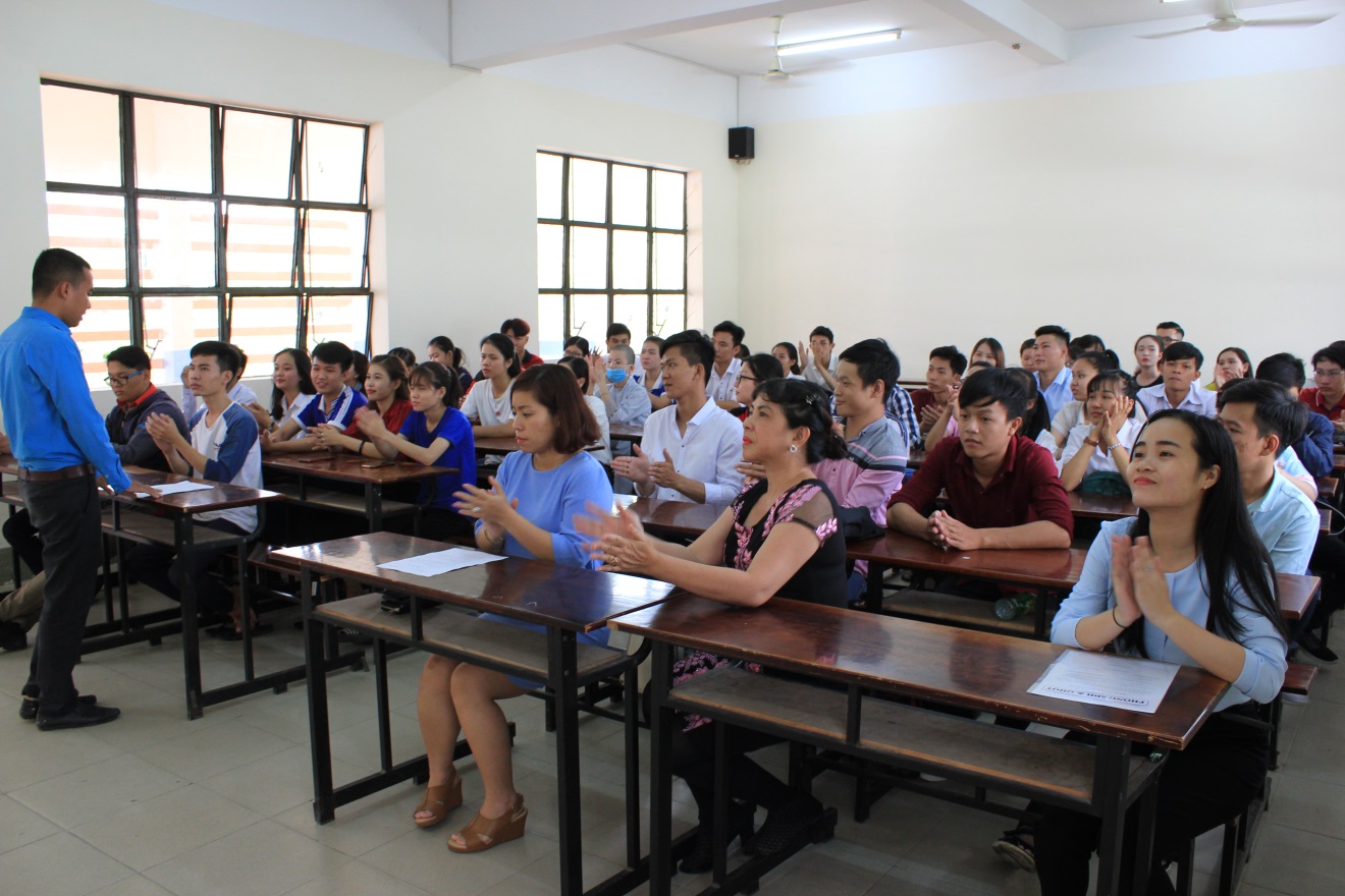Đông đảo sinh viên tham gia chương trình