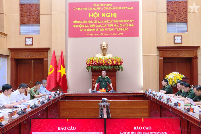 Thúc đẩy xuất nhập cảnh, xuất nhập khẩu qua cửa khẩu biên giới đất liền Việt Nam-Trung Quốc - Báo Quân Đội Nhân Dân