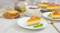 Cheese cake chanh dây là một trong những món bánh tuyệt vời nhất dùng để giải nhiệt trong những trưa hè oi ả. Cách làm không quá khó, vị ngọt nhẹ chua thanh từ phô mai và chanh dây ăn cùng lớp bánh cracker giòn rụm sẽ làm bạn không thể ngừng ăn đấy. Còn chờ gì mà không cùng Cooky mau mau vào bếp nào.