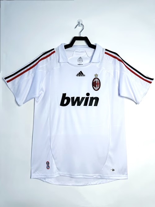 Partido de visitante del AC Milan en la temporada 2007-08.jpeg