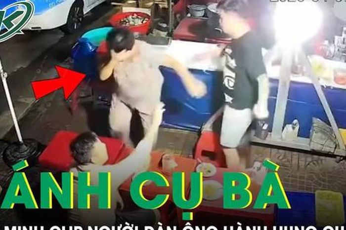Người đàn ông nhổ bọt, đánh tới tấp cụ bà phục vụ quán ăn gây phẫn nộ - Báo Sức Khỏe &amp; Đời Sống
