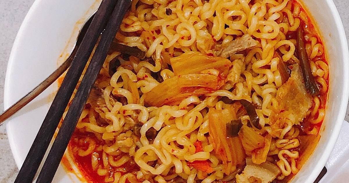 Mì kim chi thịt heo hàn quốc