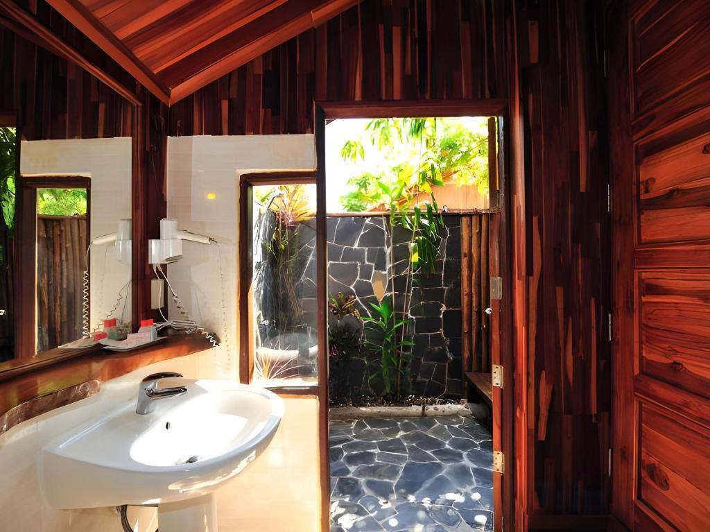 Villa Family Bungalow Thumbnail 3