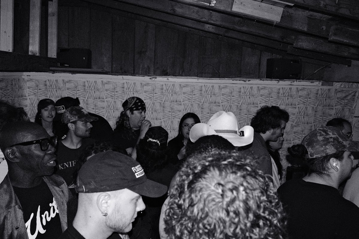 @tlau.photos_thelostandunfounds_2026-03-22_austin_last_night_noir_005