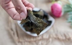 Khi snack ráo dầu là có thể dùng ngay nhé! Nếu có ý định dự trữ thì nên bào quen kín hơi tránh để lâu snack sẽ bị mềm mất ngon.