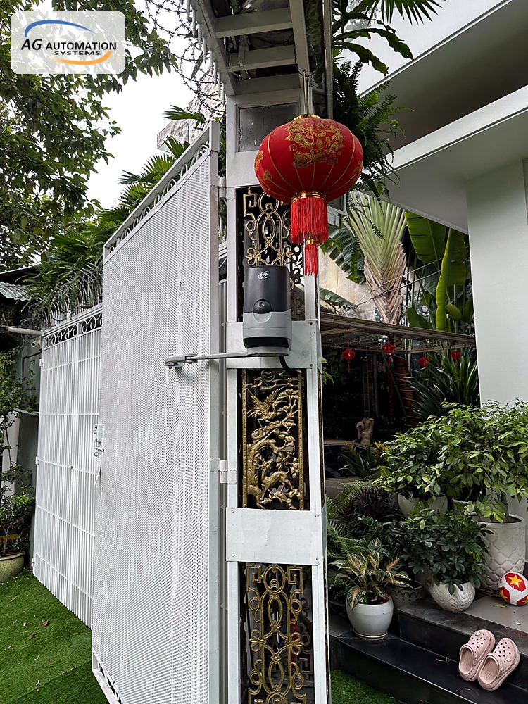 Motor tay đòn trên cổng trắng, trụ hoa văn – sửa motor tay đòn đúng chuyên môn