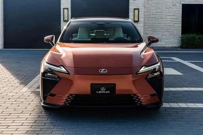 Lexus ES 2026 ra mắt - thêm màn hình 14 inch và loạt công nghệ cao cấp - Báo Tri thức &amp; Cuộc sống