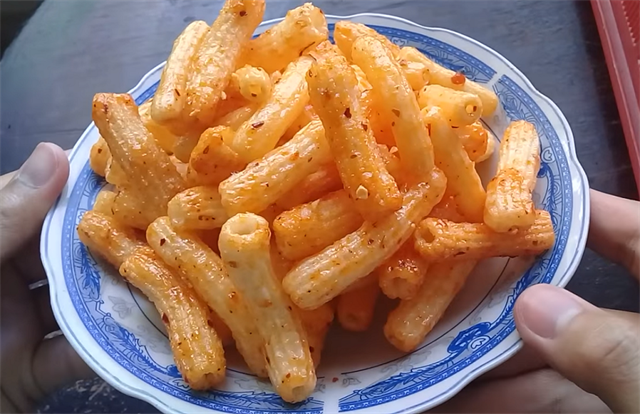 Nui Chiên Giòn Sốt Bơ Tỏi Cay